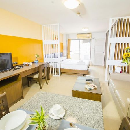 Sitara Place Serviced Apartment & Hotel Bangkok Buitenkant foto