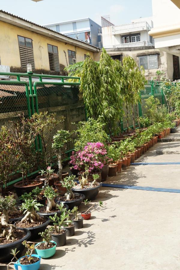 Sitara Place Serviced Apartment & Hotel Bangkok Buitenkant foto